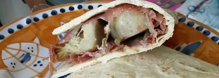 PIADINA CON CUORI DI CARCIOFO E CRUDO NOSTRANO