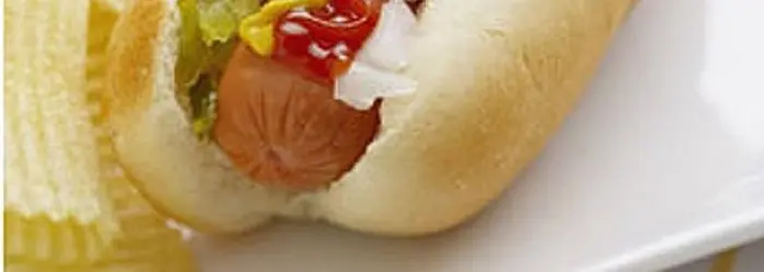 MANGIARE GLI HOT DOG AUMENTA LA POSSIBILITA' DI AMMALARSI DI DIABETE E CARDIOPATIA