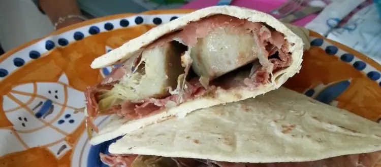 PIADINA CON CUORI DI CARCIOFO E CRUDO NOSTRANO