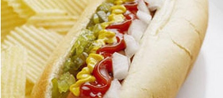 MANGIARE GLI HOT DOG AUMENTA LA POSSIBILITA' DI AMMALARSI DI DIABETE E CARDIOPATIA