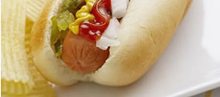 MANGIARE GLI HOT DOG AUMENTA LA POSSIBILITA' DI AMMALARSI DI DIABETE E CARDIOPATIA
